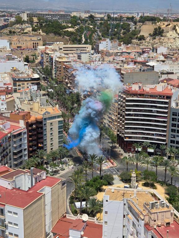 Nespecifikovaný výhled na destinaci Alicante nebo výhled na město při pohledu z apartmánu