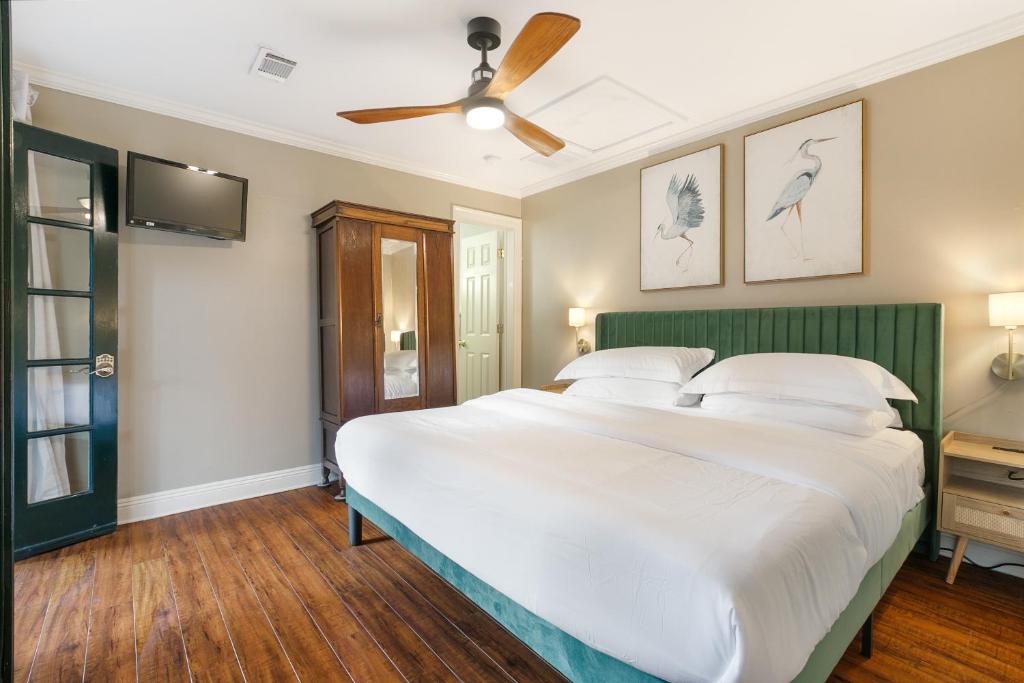 Louis Park Hotel photo