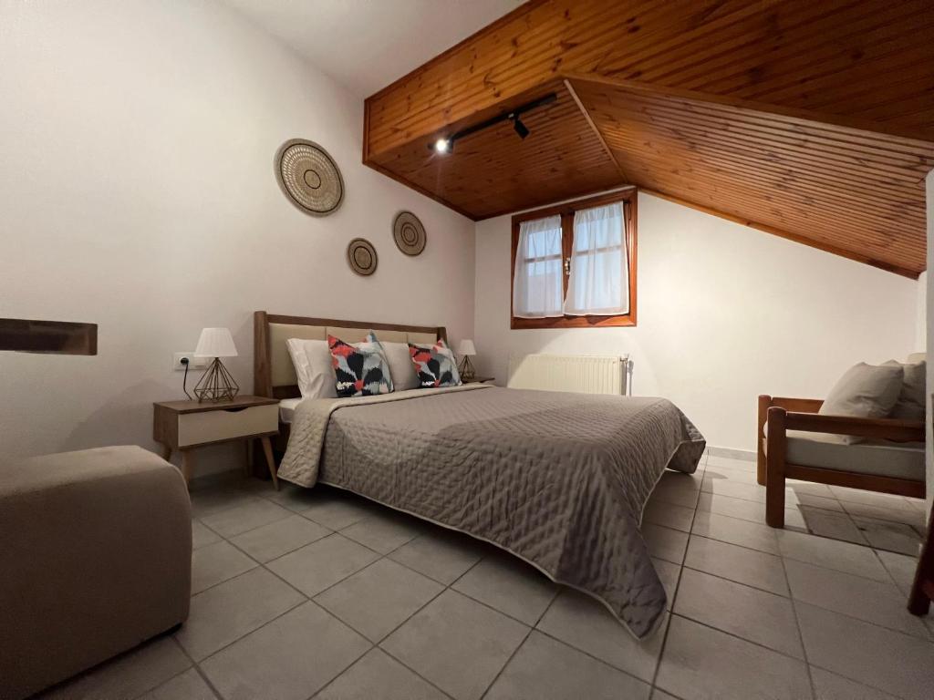 Postel nebo postele na pokoji v ubytování Jimmy's Guest House Skiathos