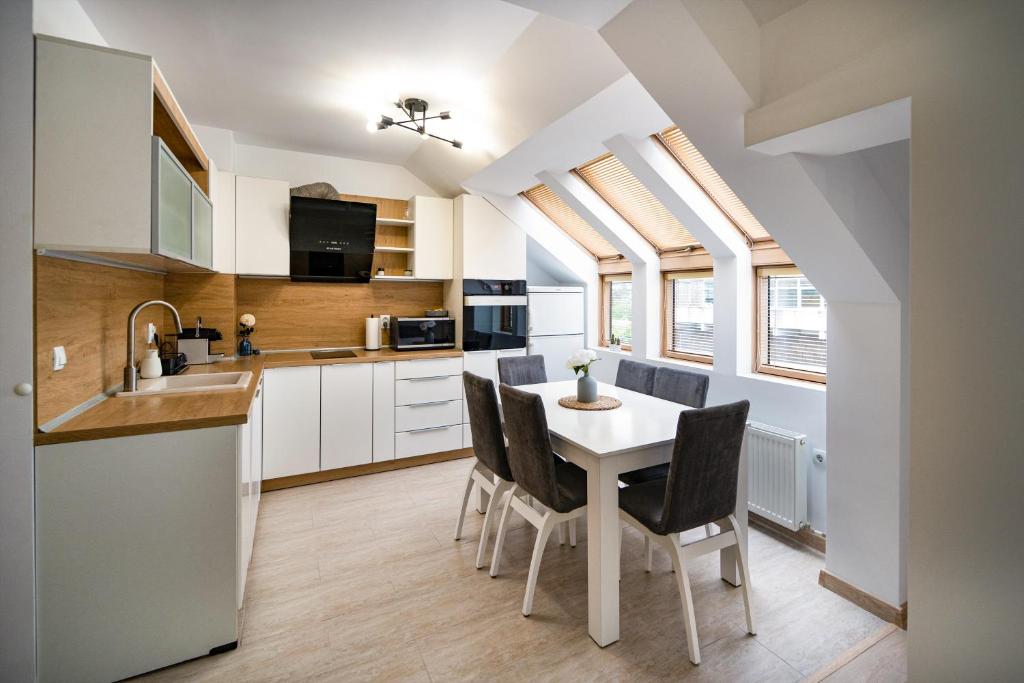 a kitchen and dining room with a table and chairs at Central Park Apartment in Veliko Tŭrnovo