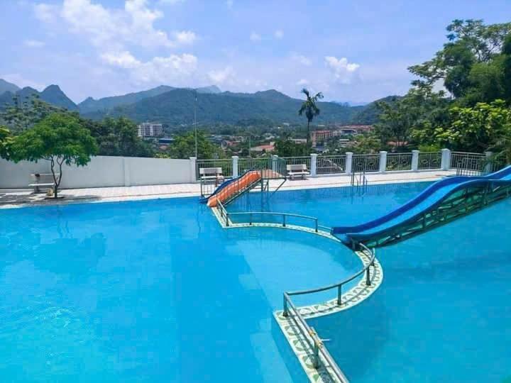 Бассейн в Sơn Thủy homestay или поблизости
