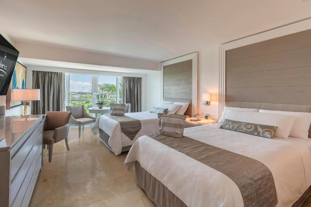 Postel nebo postele na pokoji v ubytování Le Blanc Spa Resort Cancun - Adults Only - All-Inclusive