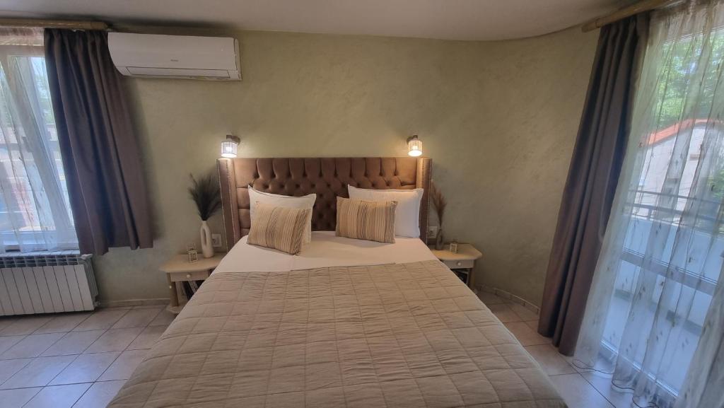 Postel nebo postele na pokoji v ubytování Jeweller Hotel