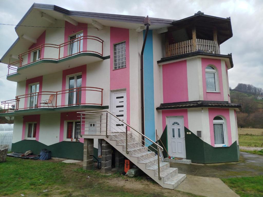 Το κτήριο όπου στεγάζεται  ο ξενώνας