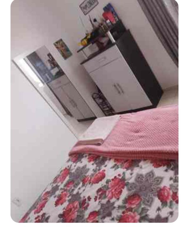Kuchyň nebo kuchyňský kout v ubytování Quarto solteiro com cama auxiliar