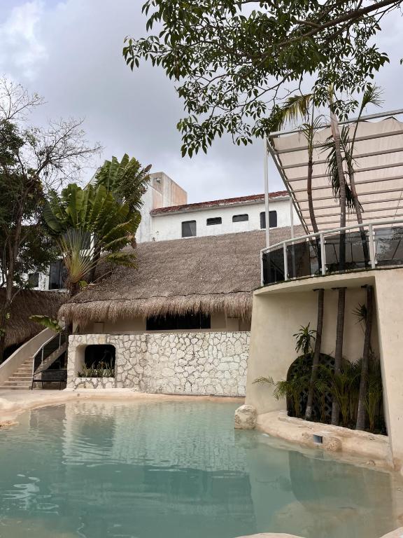 Bazén v ubytování Hotel Xbalamqué & Spa Cancún Centro nebo v jeho okolí