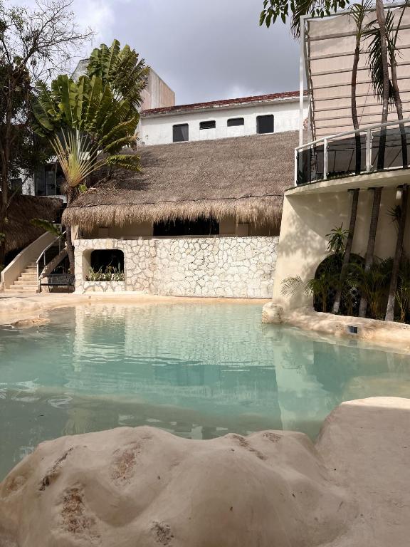 Bazén v ubytování Hotel Xbalamqué & Spa Cancún Centro nebo v jeho okolí