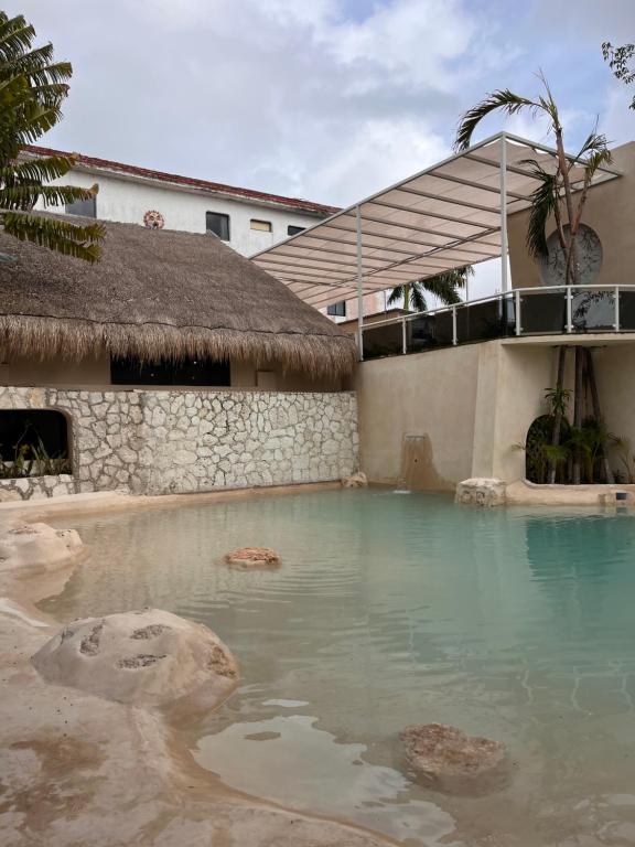 Bazén v ubytování Hotel Xbalamqué & Spa Cancún Centro nebo v jeho okolí