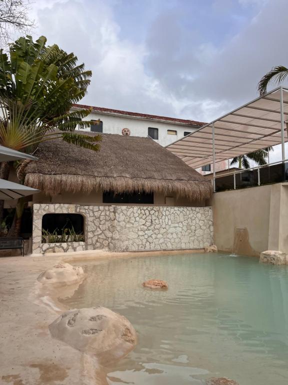 Bazén v ubytování Hotel Xbalamqué & Spa Cancún Centro nebo v jeho okolí