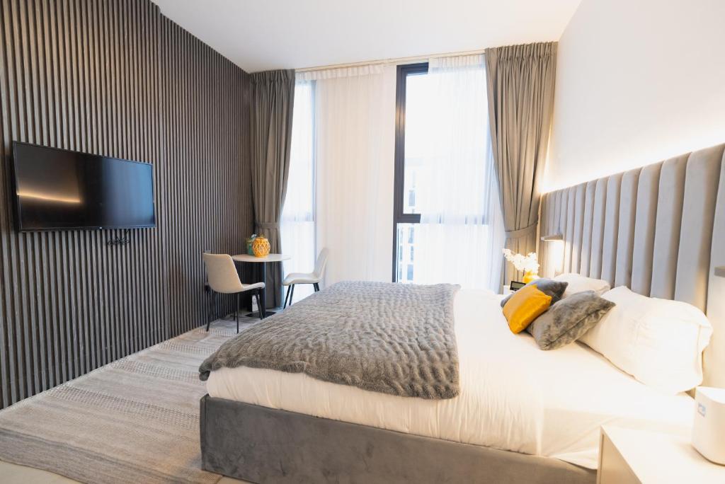 فضای داخلی Studios and 2BR in Aljada by Stay Bnb در شارجه - تصویر ۳