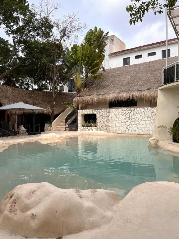 Bazén v ubytování Hotel Xbalamqué & Spa Cancún Centro nebo v jeho okolí