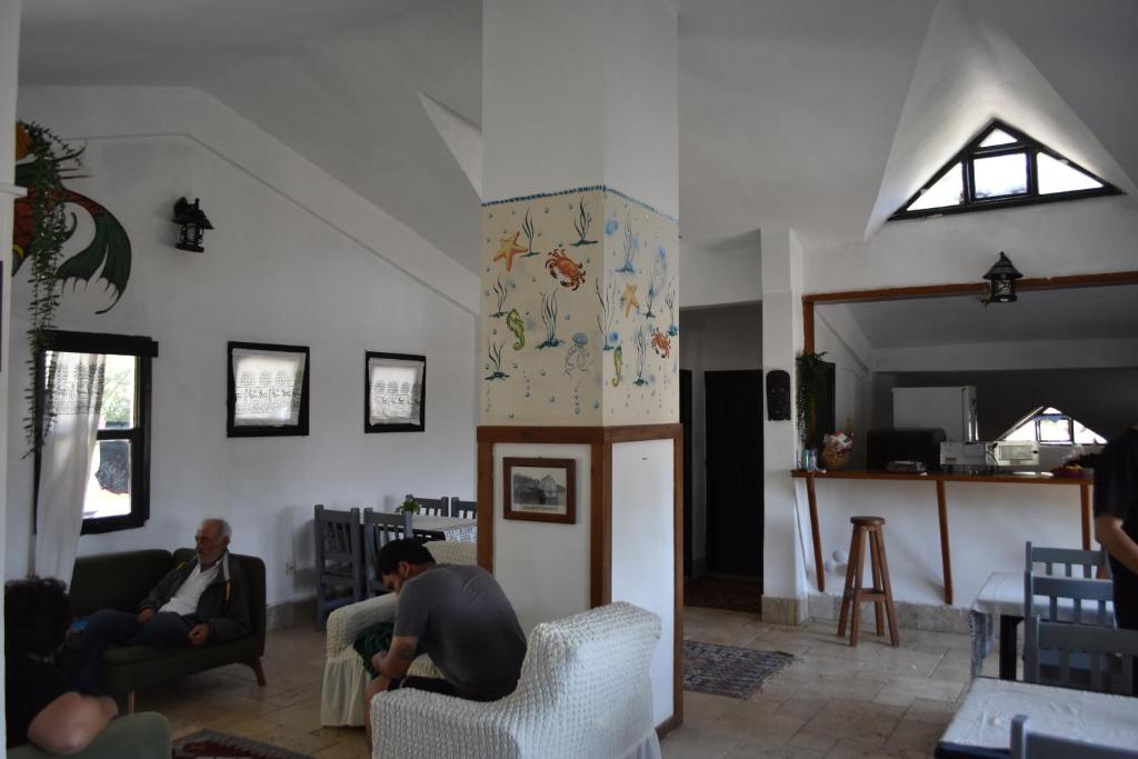 Posezení v ubytování Likya Guest House
