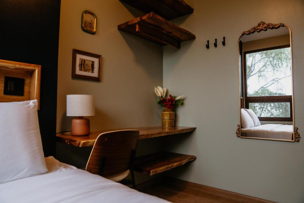 Ein Bett oder Betten in einem Zimmer der Unterkunft Bambuda Castle
