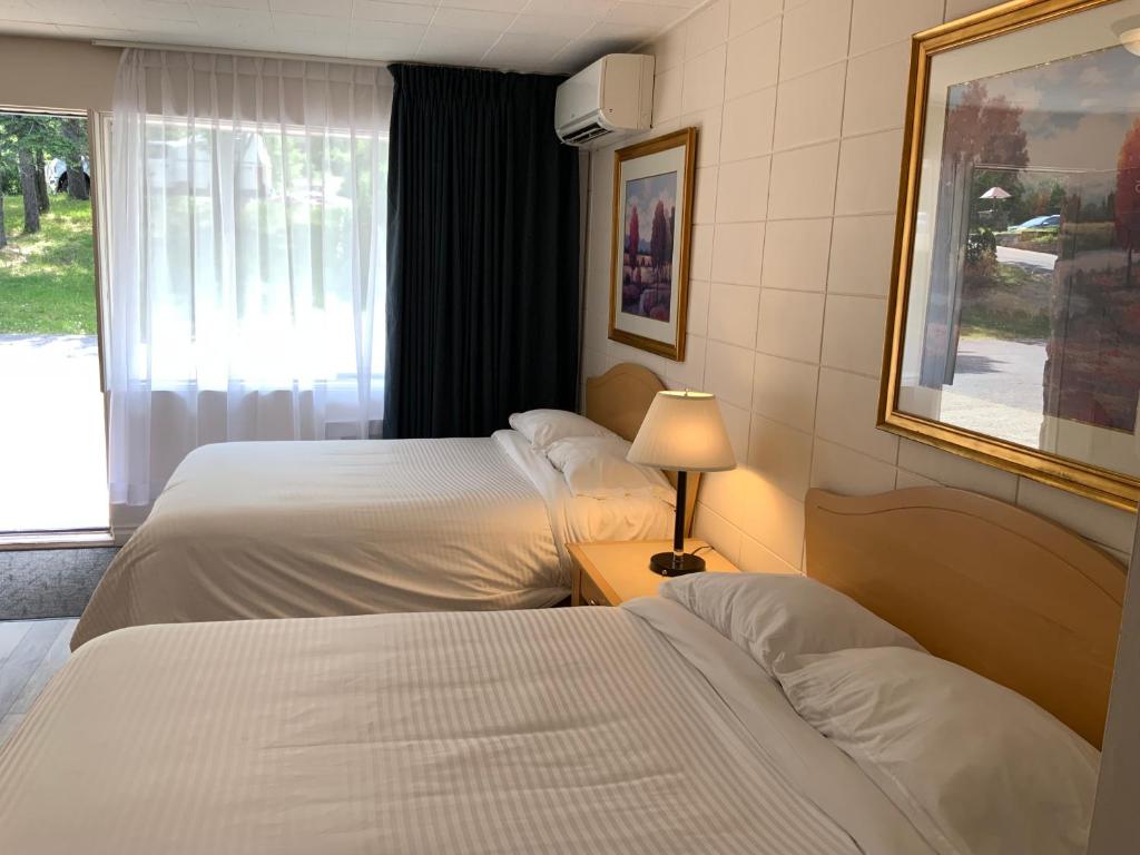 Una cama o camas en una habitación de Motel Panoramique