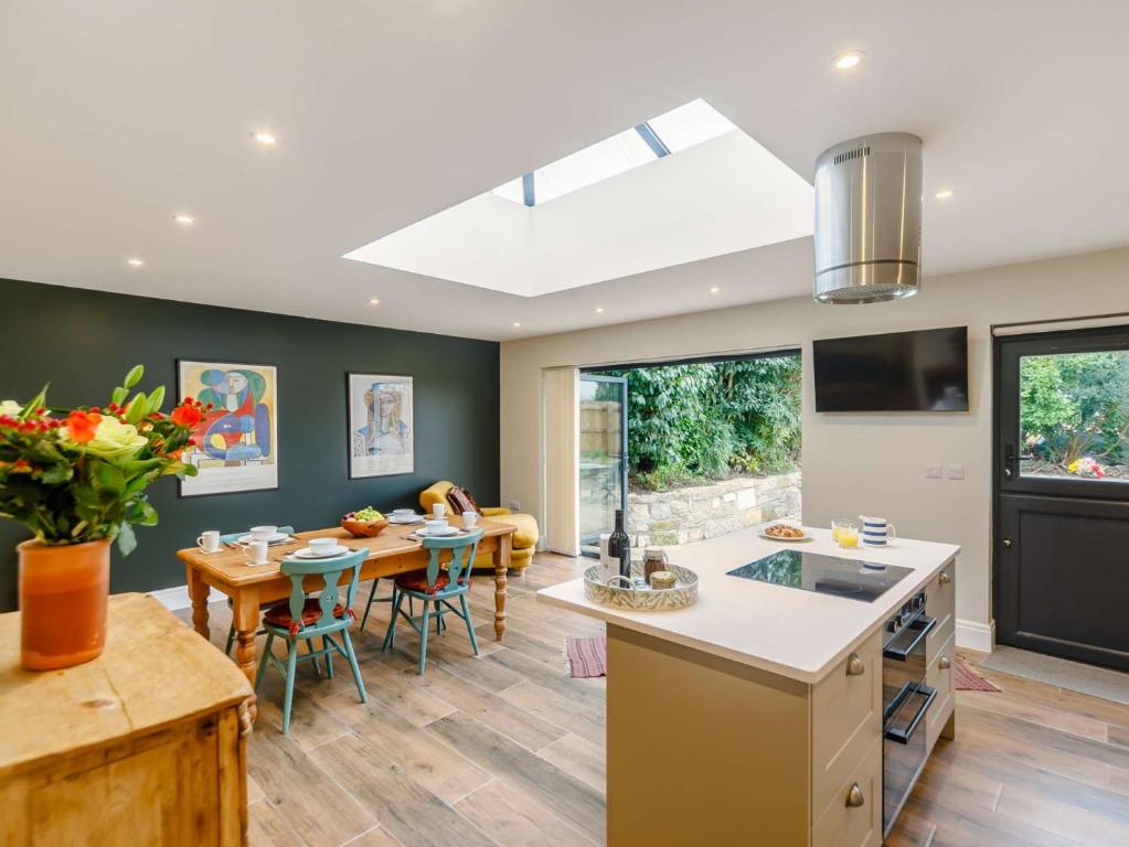 Nhà bếp/bếp nhỏ tại 2 Bed in Falmouth 89983