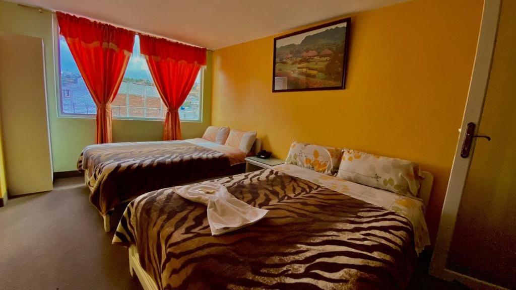 Postel nebo postele na pokoji v ubytování Hotel Jimmy Latacunga