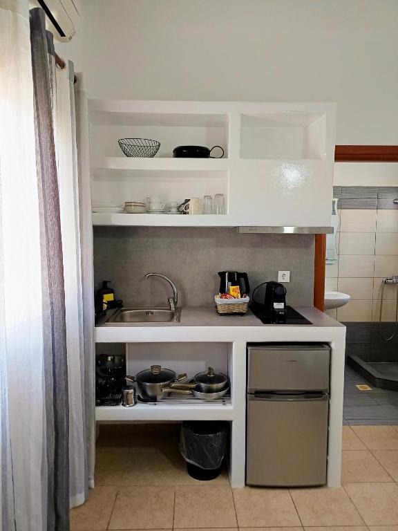 a small kitchen with a sink and a counter at Vythos in Adamas