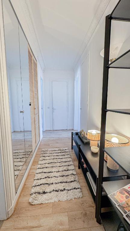 Un ou plusieurs lits dans un hébergement de l'établissement Neuilly Étoilé - 2 Personnes - Luxe Proche Métro - Direct Paris