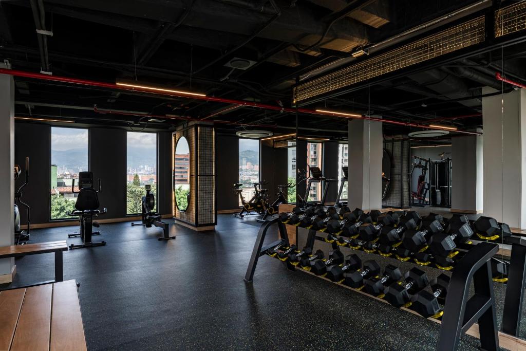 Fitness centrum a/nebo fitness zařízení v ubytování Faranda Collection Medellin, a Member of Radisson Individuals