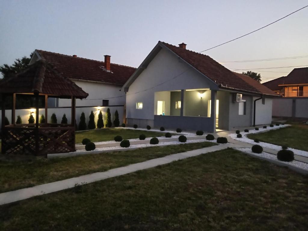 a house with lights on in the yard at Matvik in Kragujevac