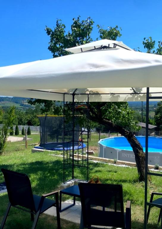 Bazén v ubytování Conceptt casa nebo v jeho okolí