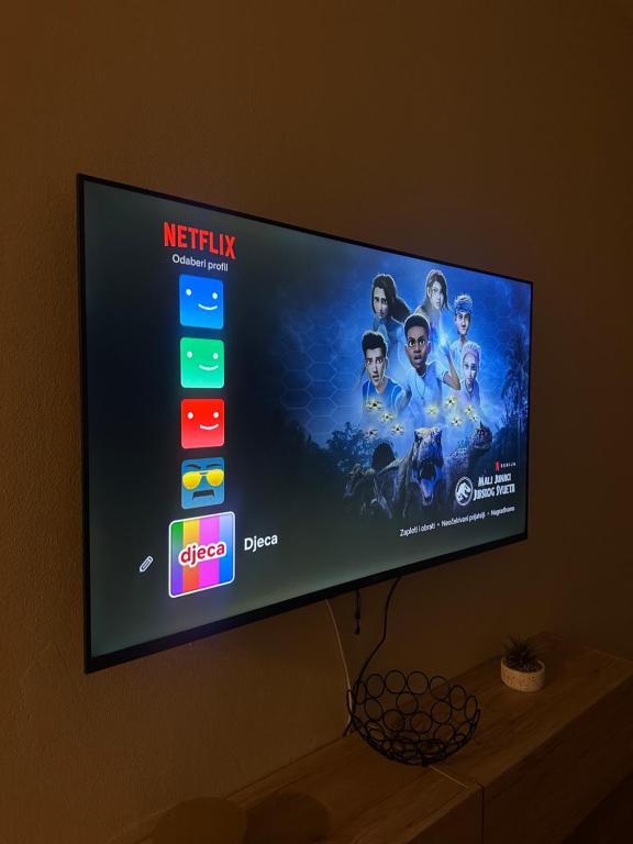 TV a/nebo společenská místnost v ubytování Sea Baska Voda