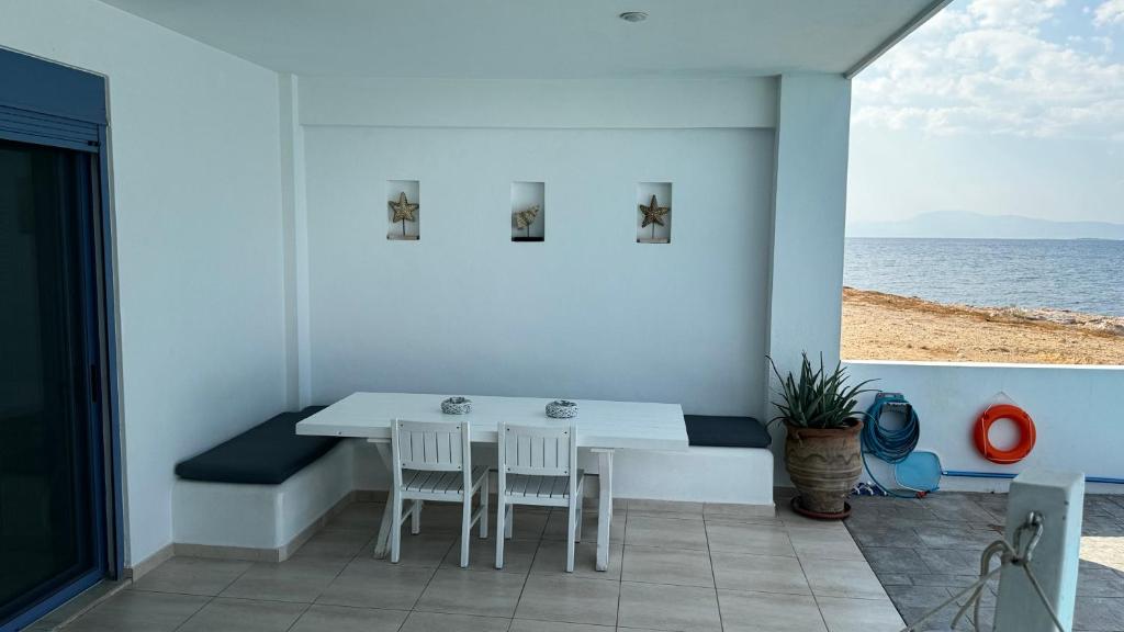 A general sea view or a sea view taken from A villát