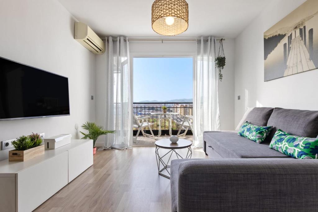 Europa Sur - Pet-Friendly 8th-Floor Apartment for 5 with Balcony, Lift and AC