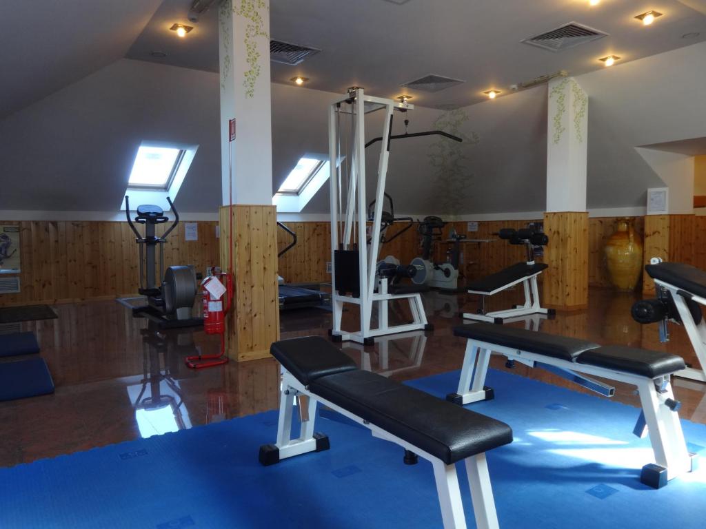 Posilňovňa alebo fitness centrum v ubytovaní Hotel Excelsior Magenta