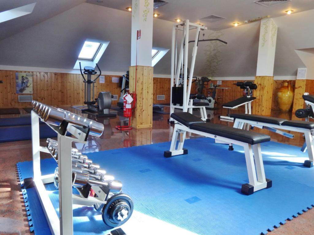 Posilňovňa alebo fitness centrum v ubytovaní Hotel Excelsior Magenta