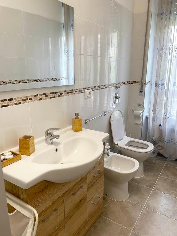 A bathroom at Mangio One Apartment-MM5 Istria