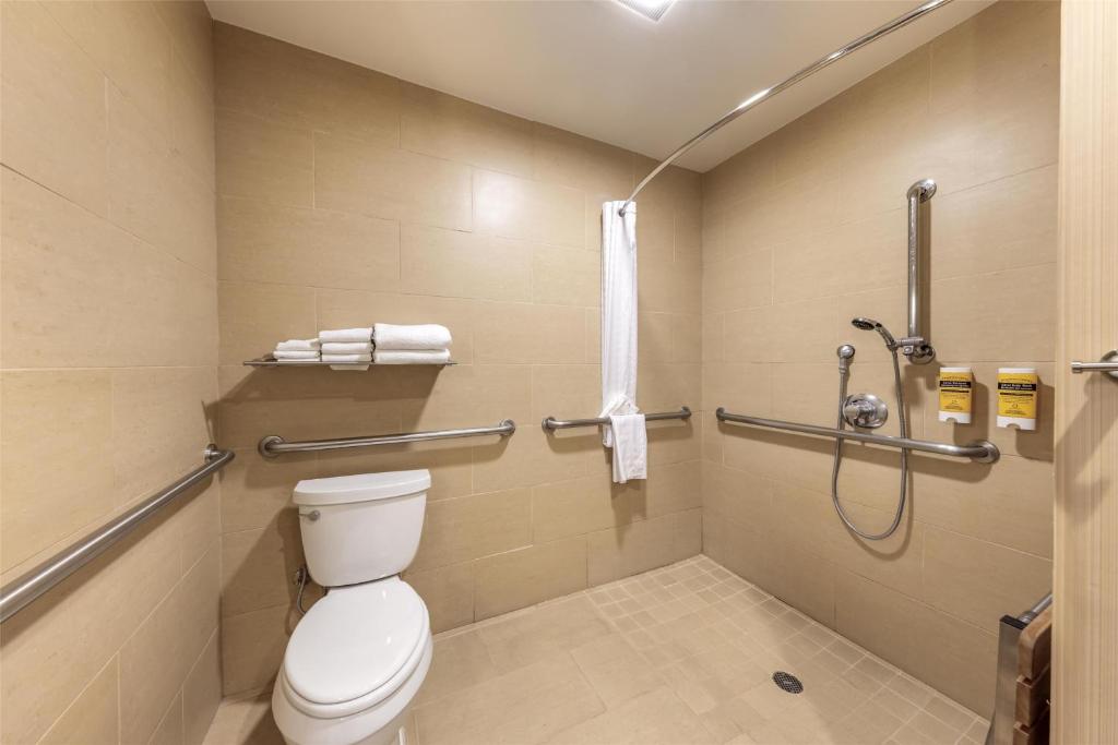 Koupelna v ubytování Best Western Plus Truckee-Tahoe Hotel