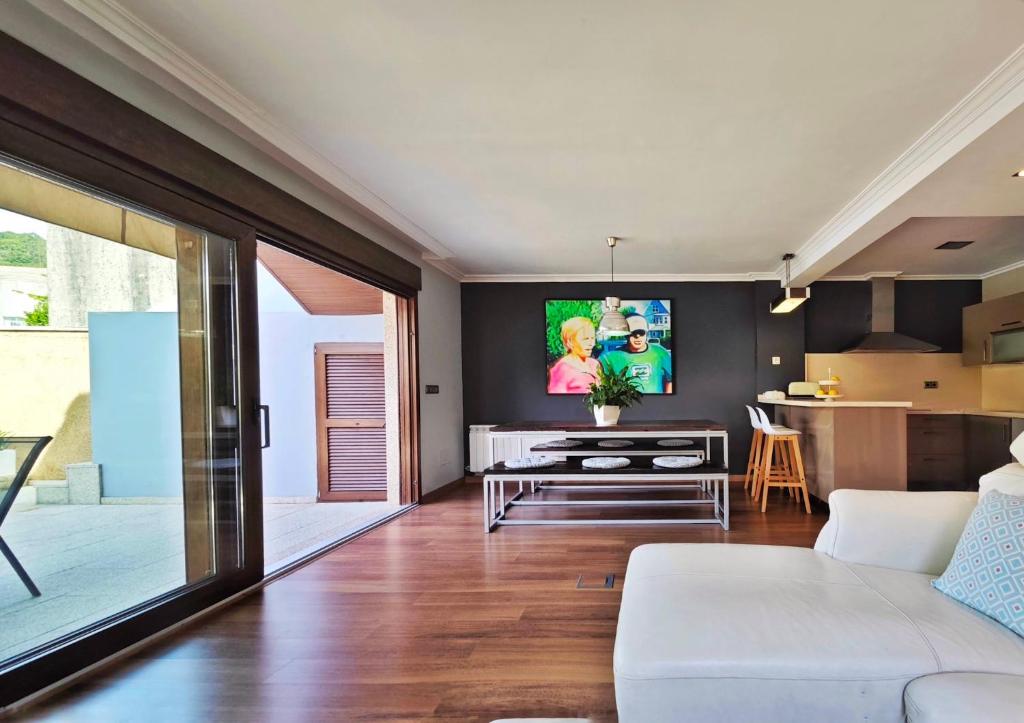 Televízia a/alebo spoločenská miestnosť v ubytovaní Casa piscina boleros