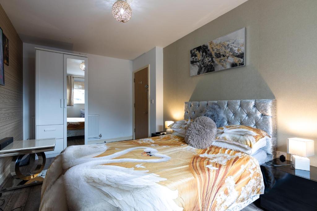 Postel nebo postele na pokoji v ubytování FIve Star Rated Condo