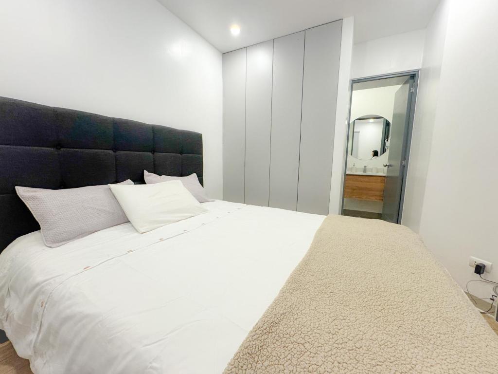 Postel nebo postele na pokoji v ubytování Hermoso Depa Monoambiente en Magdalena cerca a san isidro