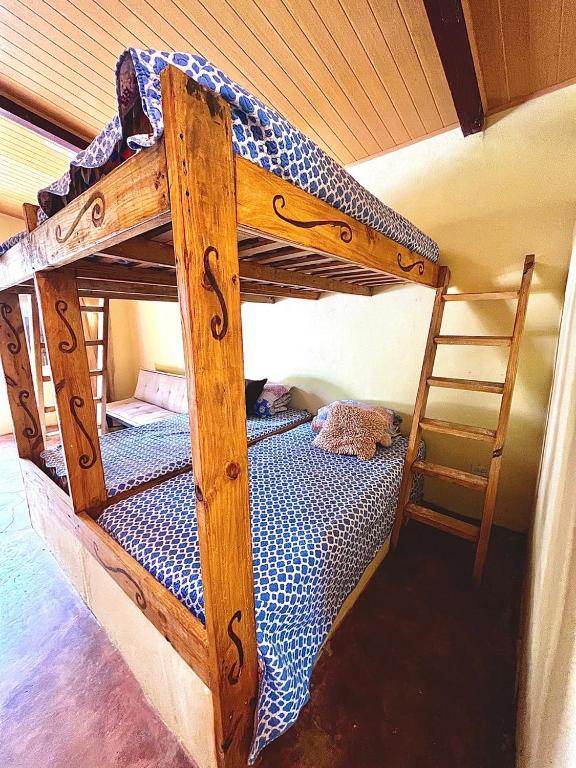 Una cama o camas en una habitación de Hotel Refugio Cariguana