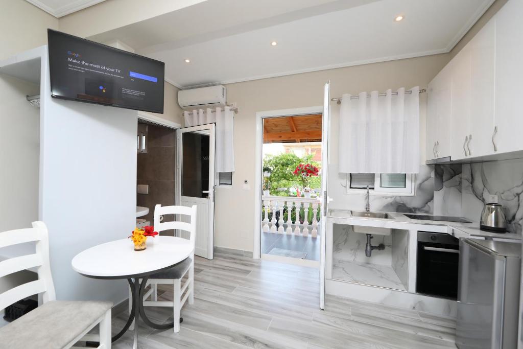 a kitchen and living room with a table and chairs at Guest House Narta in Vlorë