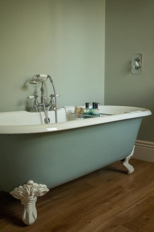 Outwood House - Deluxe Double Or Twin Room With Garden View