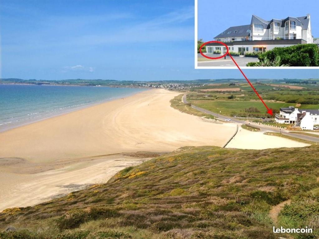- une vue sur la plage avec une maison et l'océan dans l'établissement Apartment Brittany facing and seaside, à Plomodiern