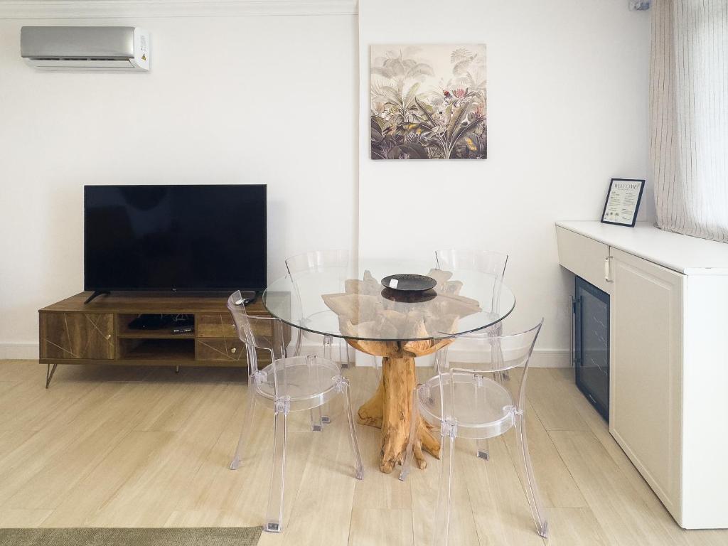 Televízia a/alebo spoločenská miestnosť v ubytovaní Luxury ocean view apartment costa adeje