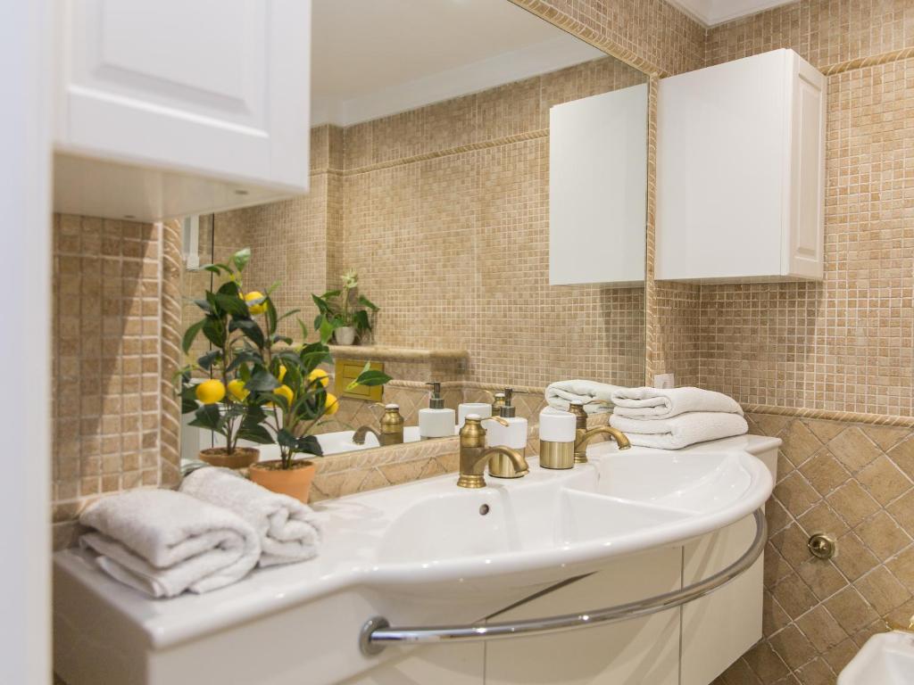 Kúpeľňa v ubytovaní Luxury ocean view apartment costa adeje