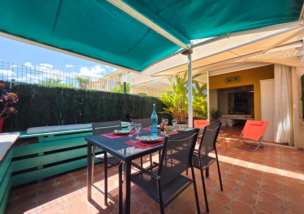 Grand Studio aux Salins - climatisation - terrasse - 90m de la mer