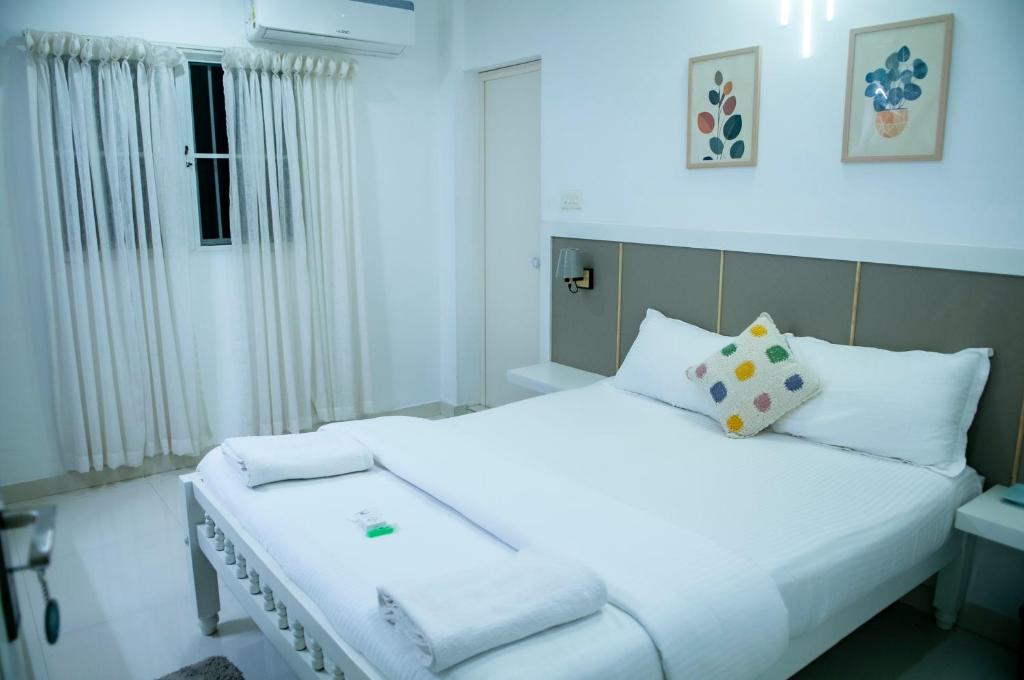 Postel nebo postele na pokoji v ubytování Pine Beach House Alleppey