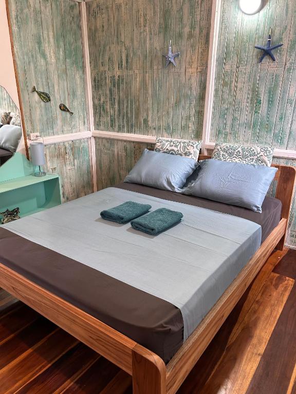 Una cama o camas en una habitación de Old Bocasso