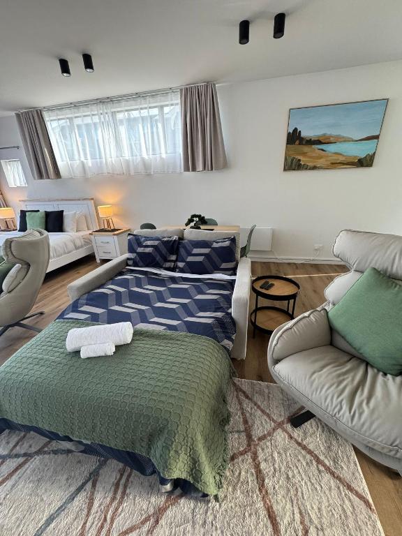 Luxury King studio with spa and private carpark - Resim 15