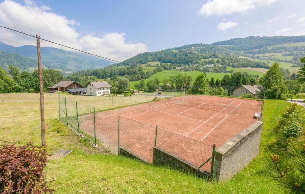 Tenis a/nebo squash v ubytování Cozy Apartment In Schöder With Wifi nebo okolí