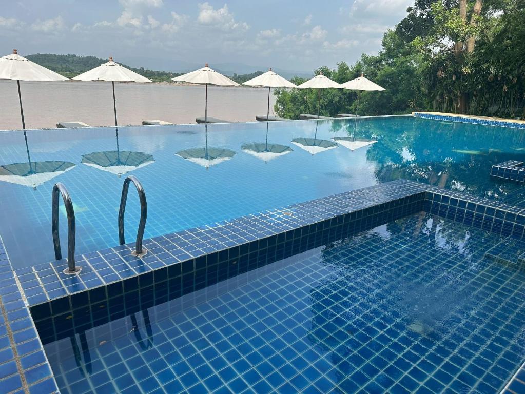 Bazén v ubytování A Hotel Simply nebo v jeho okolí