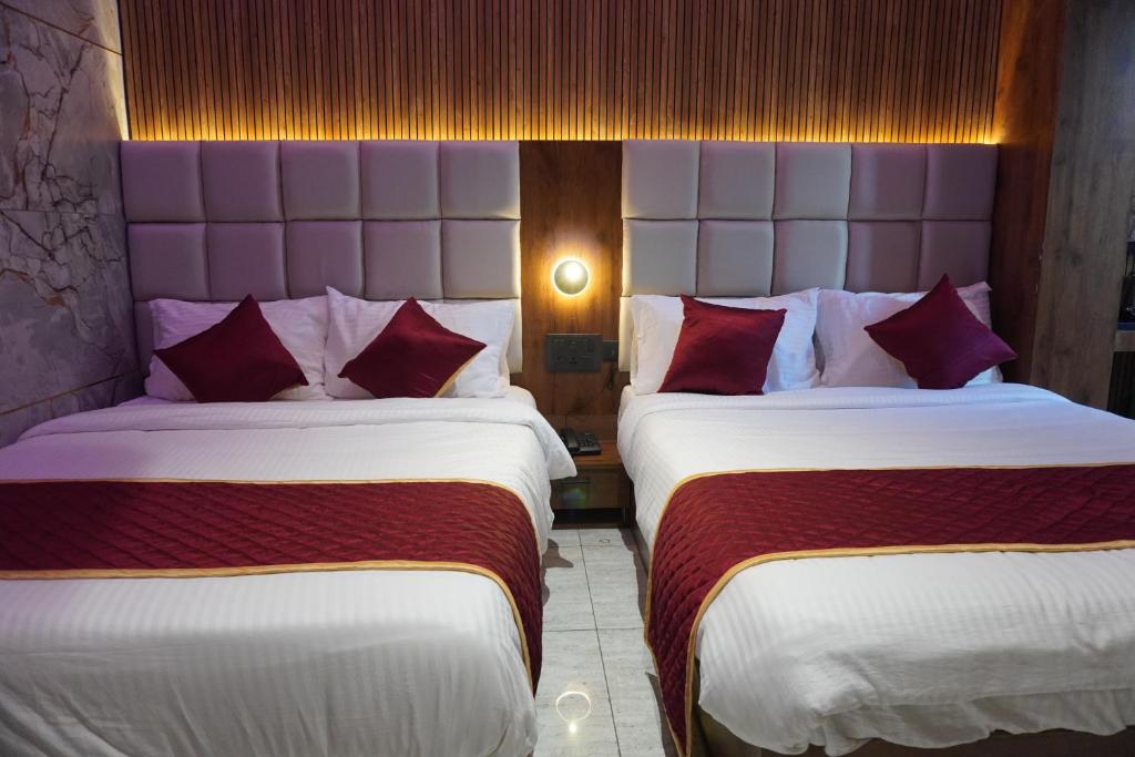 Postel nebo postele na pokoji v ubytování Hotel Pandian