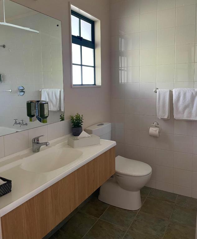 Greenlane Manor Motel