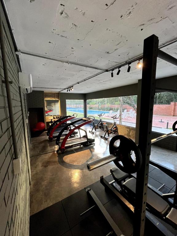 Fitness centrum a/nebo fitness zařízení v ubytování Departamento amoblado en Luque